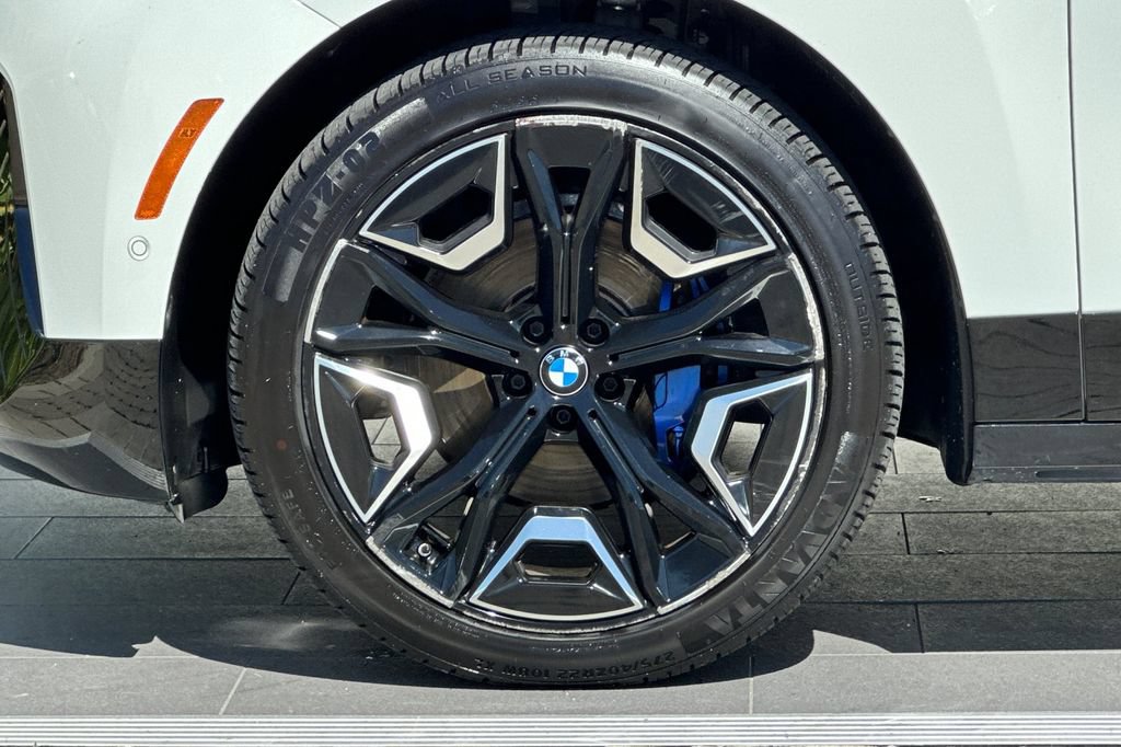 Used 2024 BMW iX xDrive50 w/ Sport Package AWD/4WD image 32