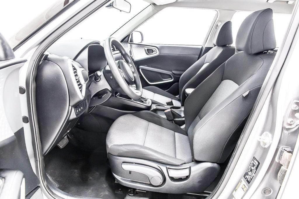 Used 2023 Kia Soul LX FWD image 25