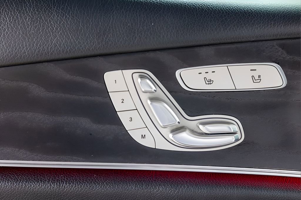 Used 2020 Mercedes-Benz E 350 Sedan image 38