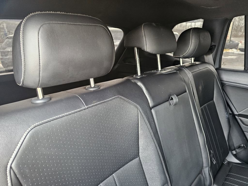 Used 2024 Volkswagen Tiguan SE R-Line image 35