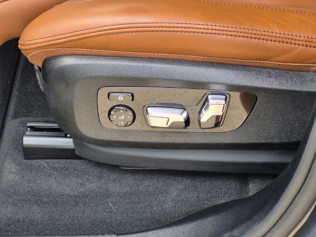Used 2026 BMW X5 xDrive50e w/ M Sport Package AWD/4WD image 22