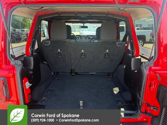 Used 2018 Jeep Wrangler Unlimited Sahara w/ Safety Group AWD/4WD image 17