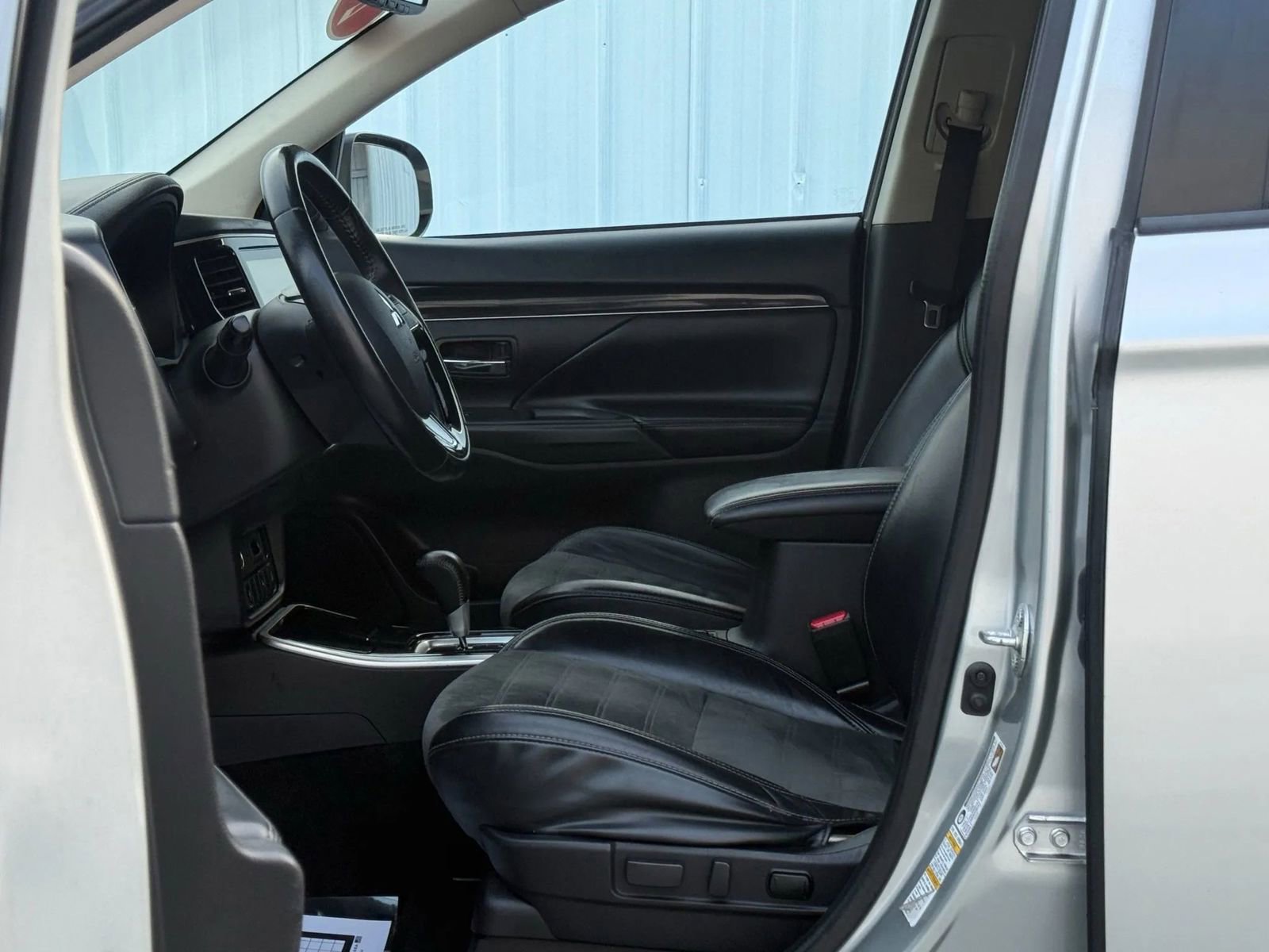 Used 2020 Mitsubishi Outlander SE FWD image 9