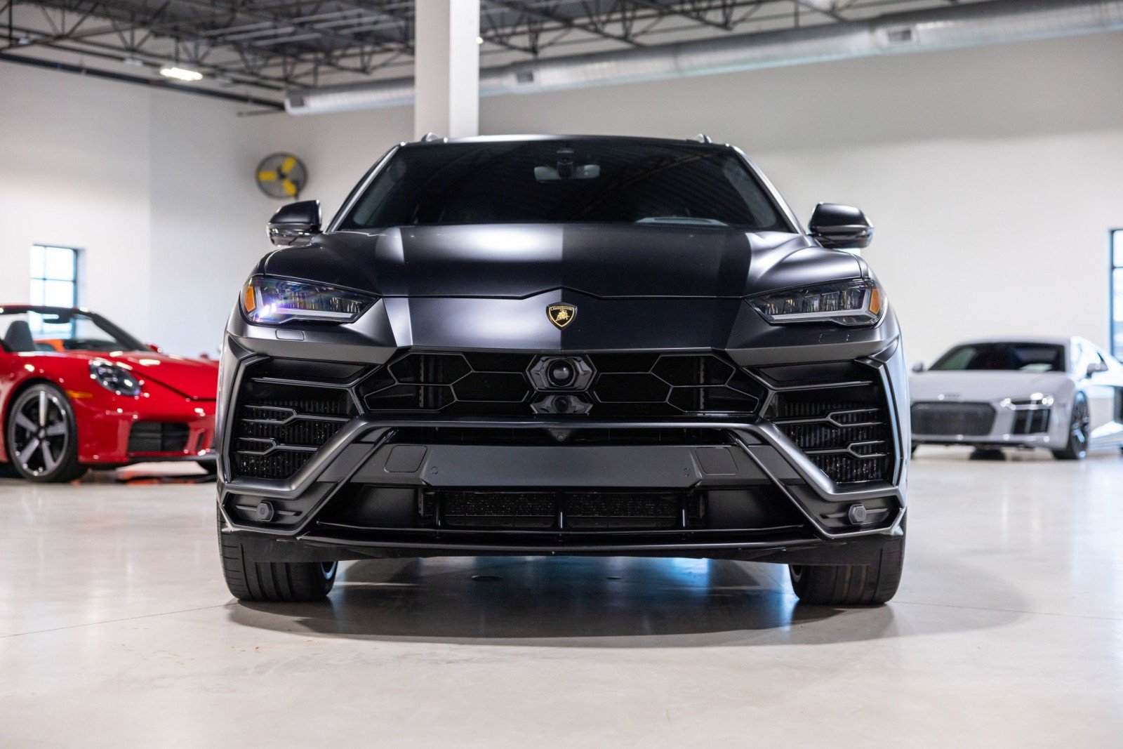 Used 2022 Lamborghini Urus AWD/4WD image 2