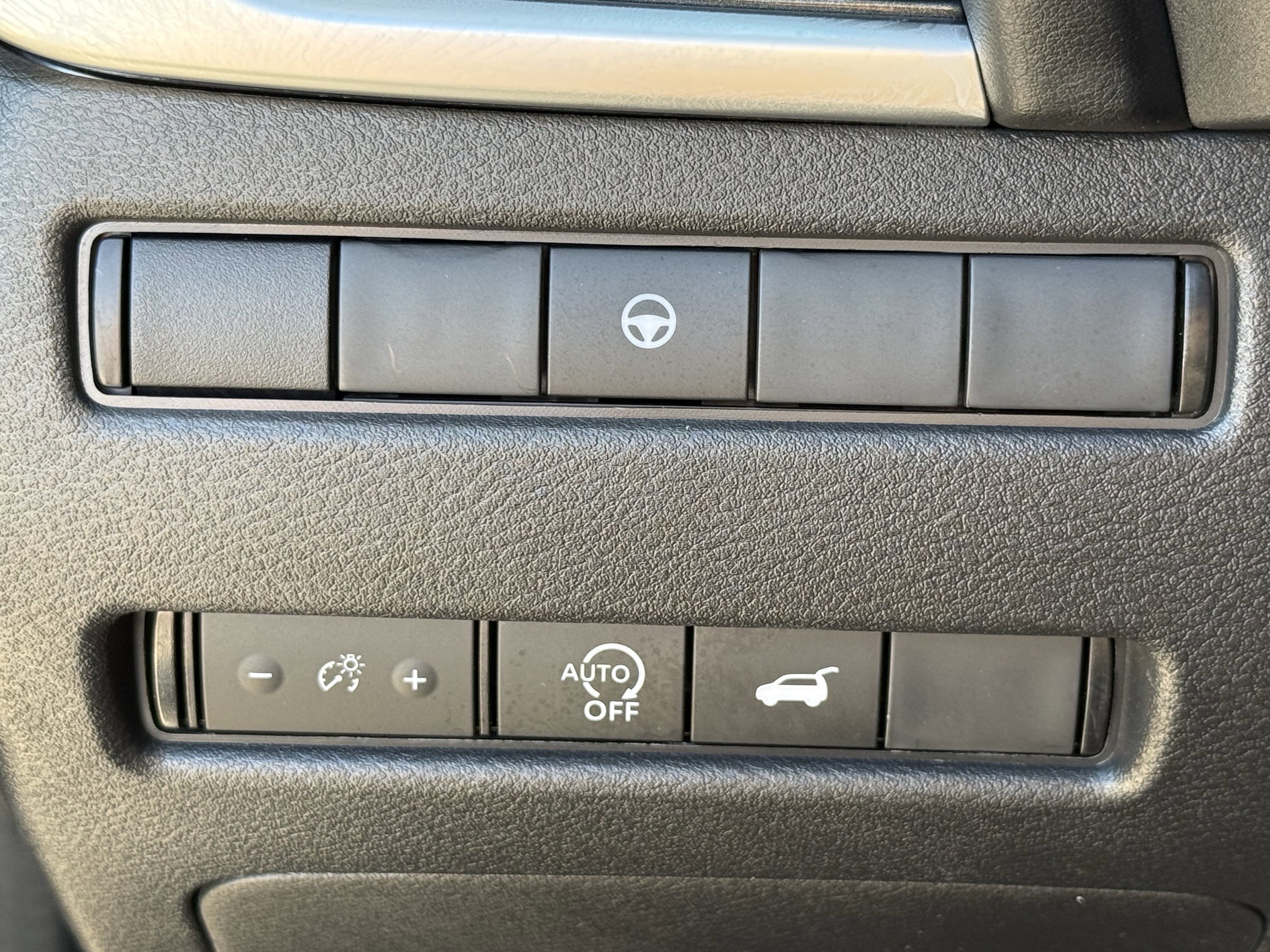 Used 2025 Nissan Rogue SV AWD/4WD image 27