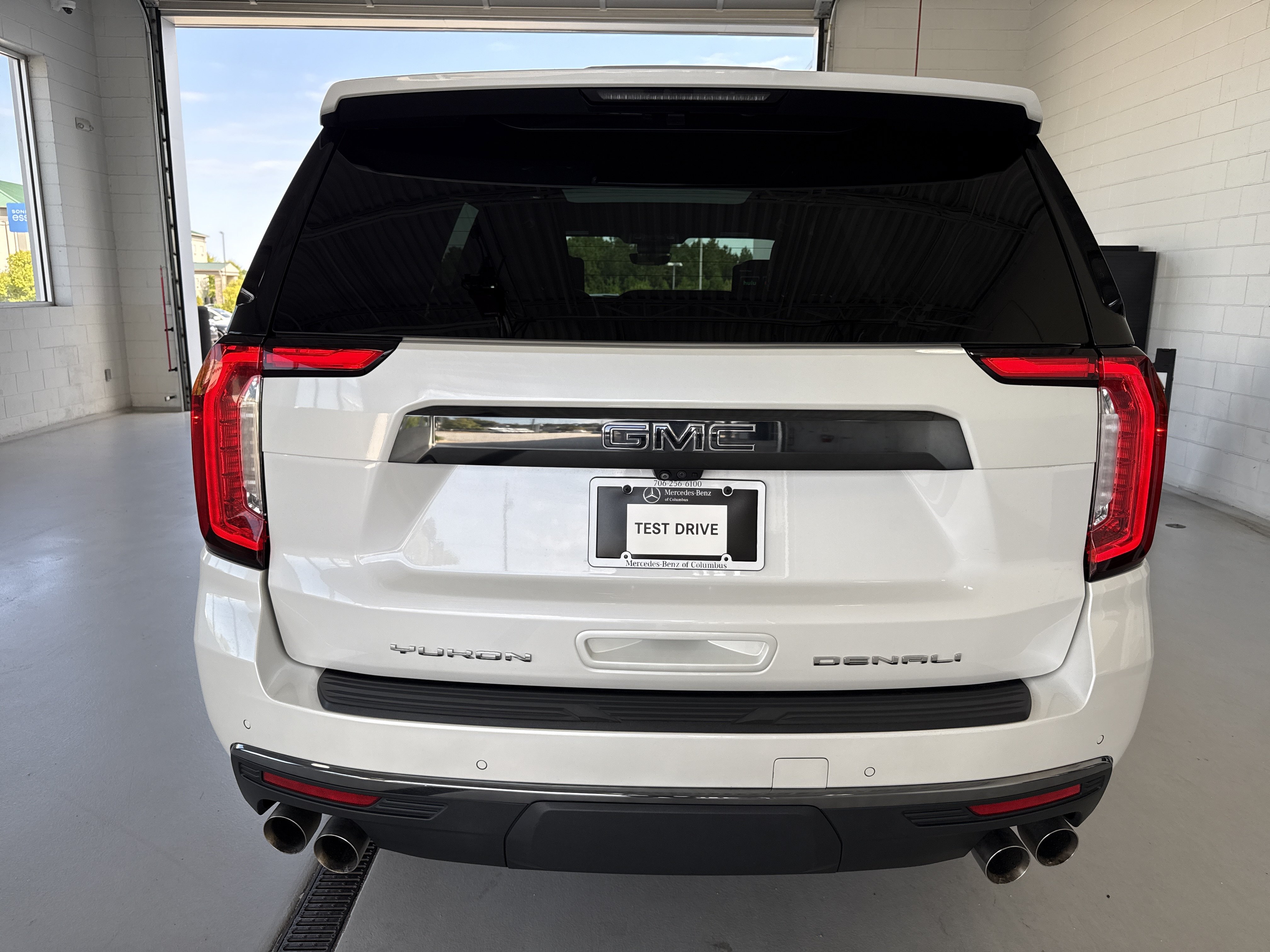 Used 2024 GMC Yukon Denali Ultimate AWD/4WD image 9