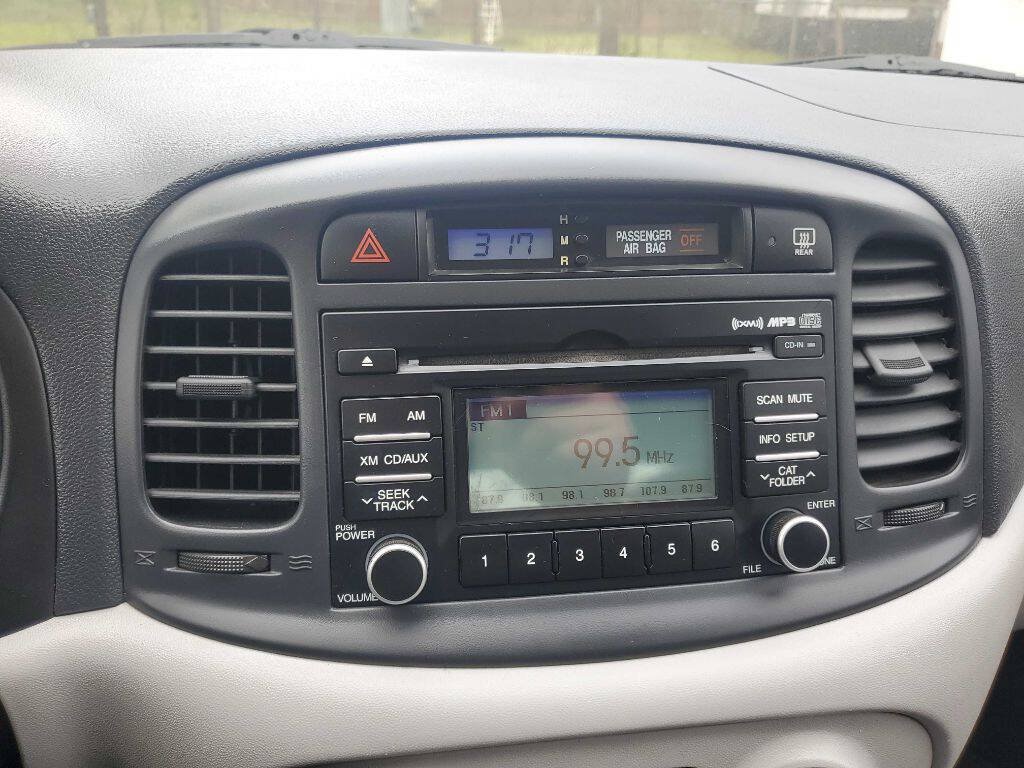 Used 2010 Hyundai Accent GS w/ Premium Pkg 3 FWD image 21