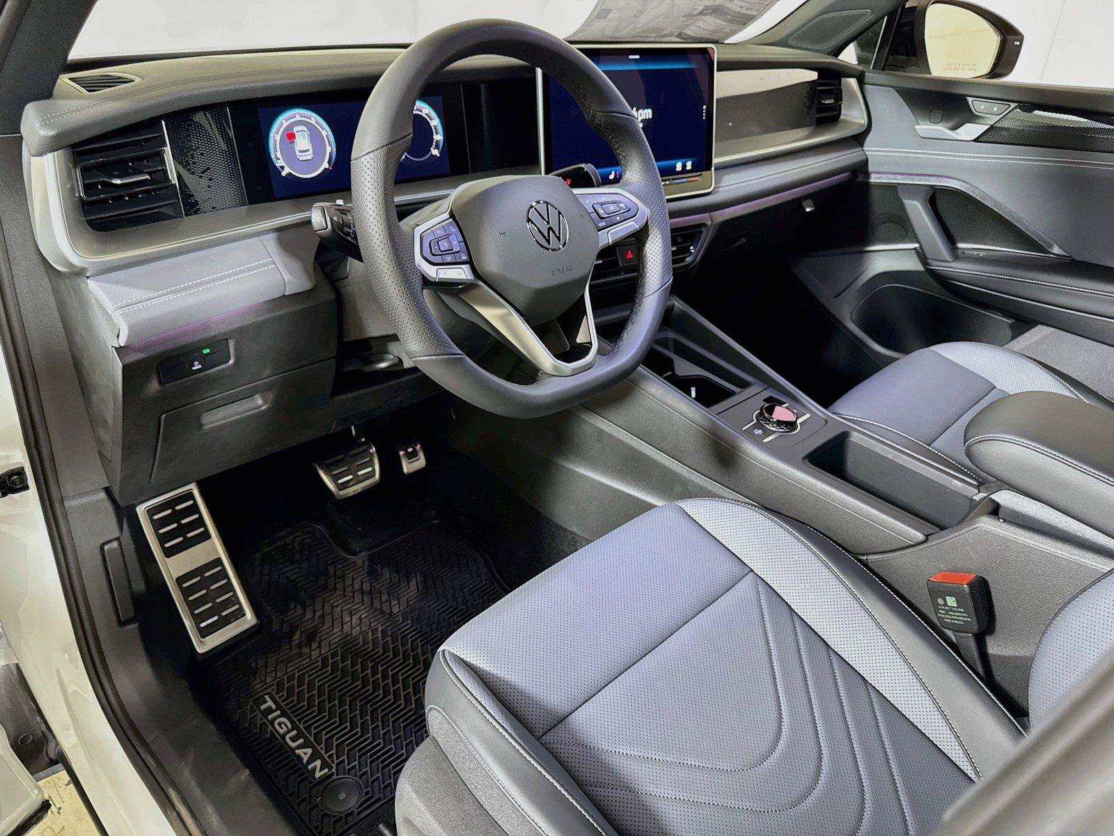 New 2026 Volkswagen Tiguan SE R-Line FWD image 5