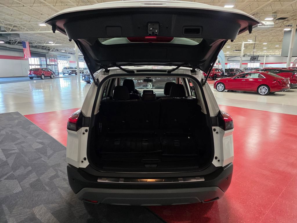 Used 2023 Nissan Rogue SV image 5
