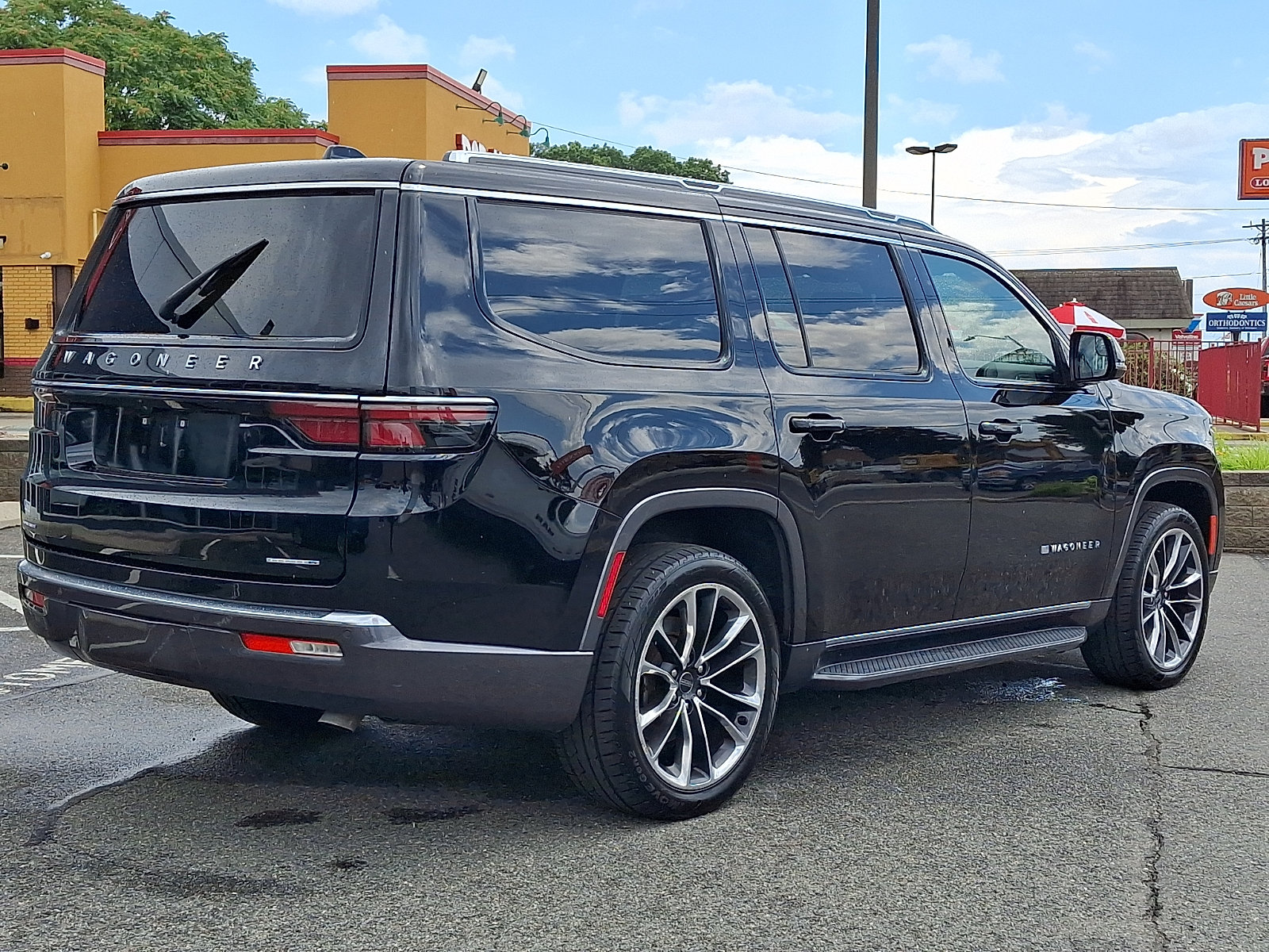 Used 2022 Jeep Wagoneer Series II w/ Premium Group I AWD/4WD image 7