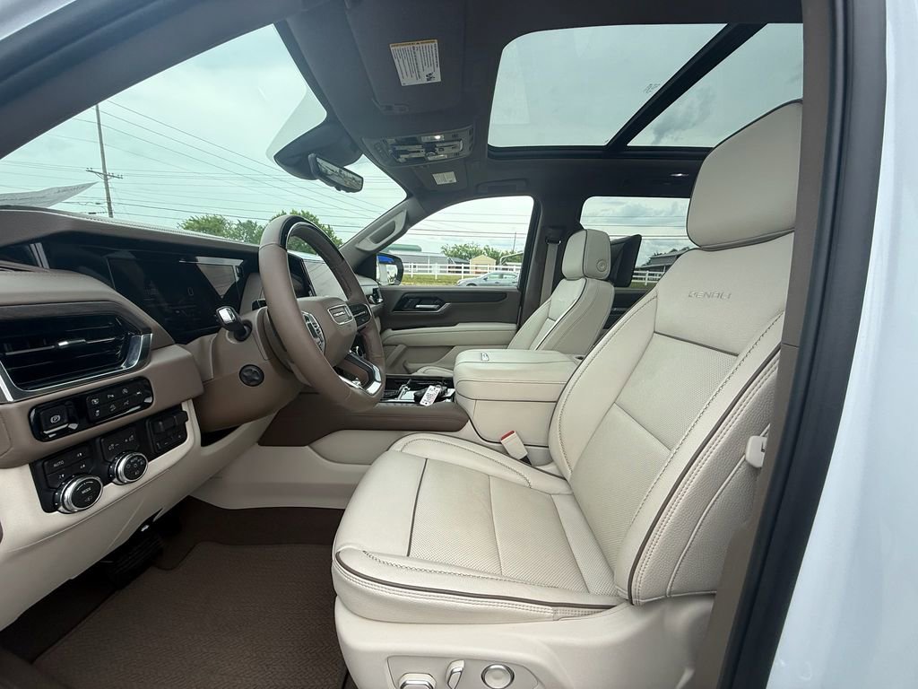 Used 2026 GMC Yukon XL Denali w/ Denali Reserve Package AWD/4WD image 12