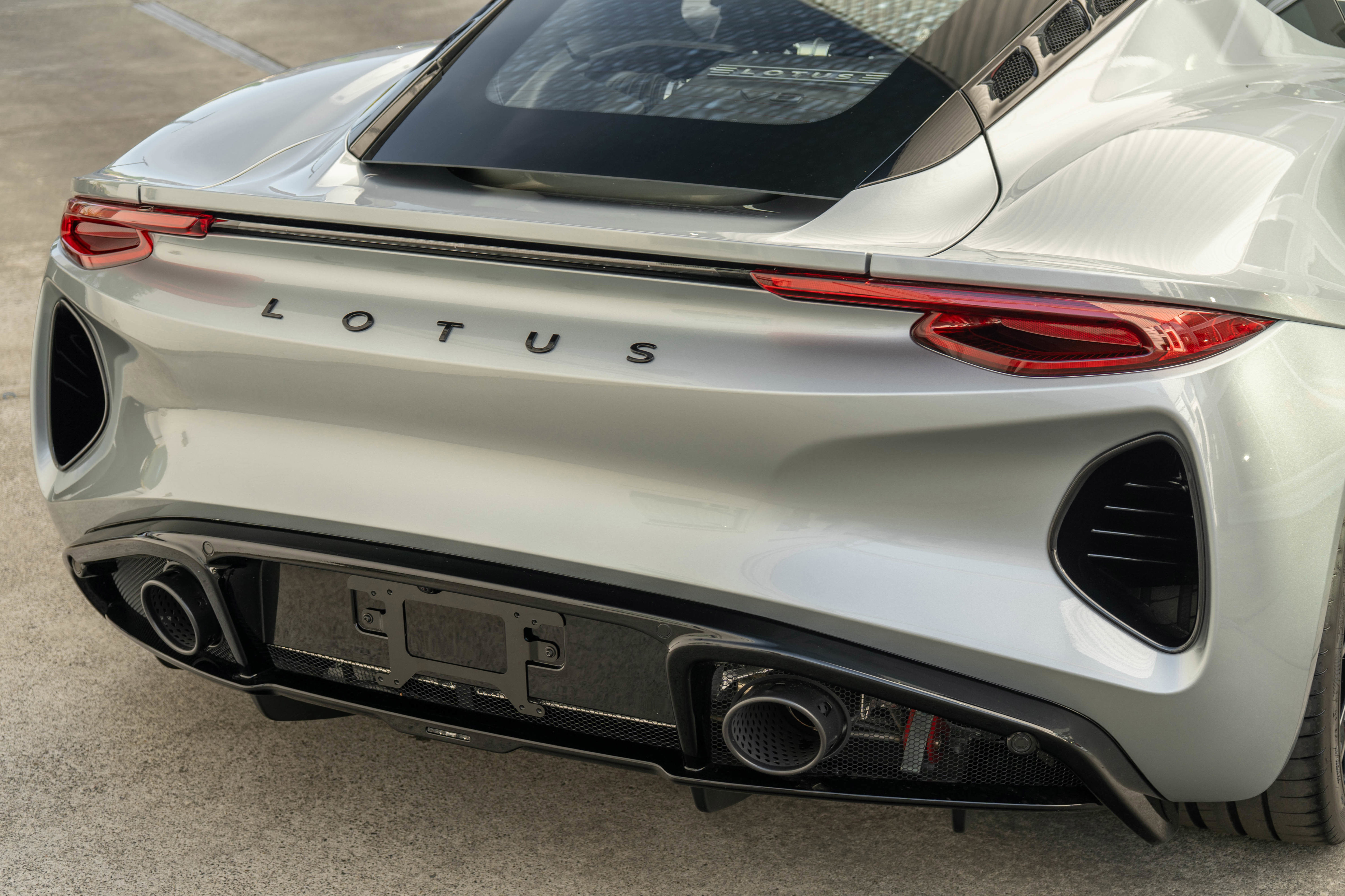 New 2025 Lotus Emira image 7