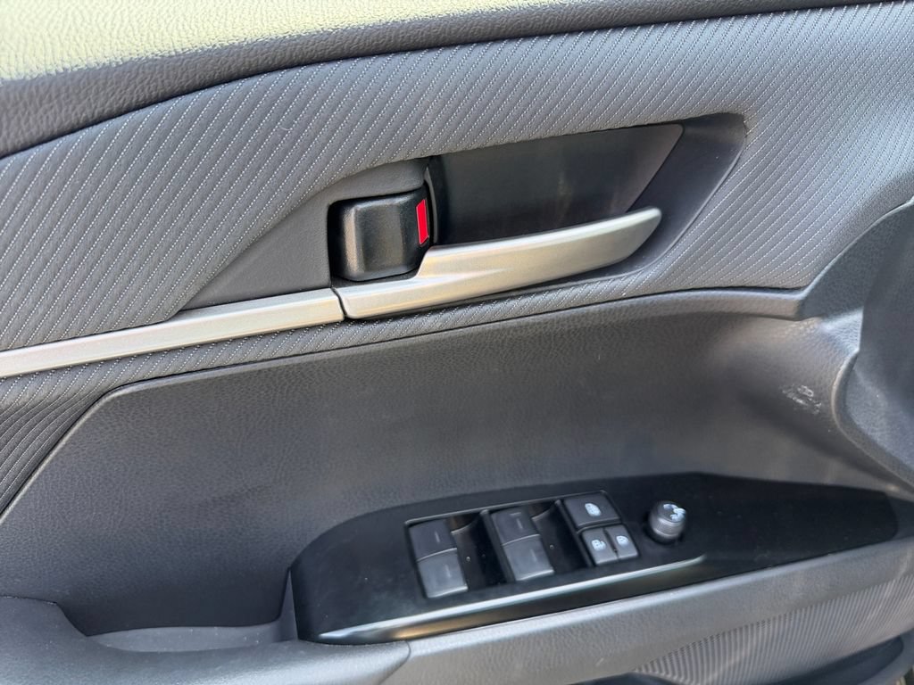 Used 2026 Toyota Camry Hybrid AWD/4WD image 22