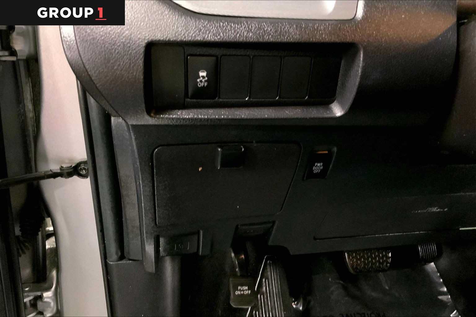 Used 2017 Toyota Sienna SE FWD image 35