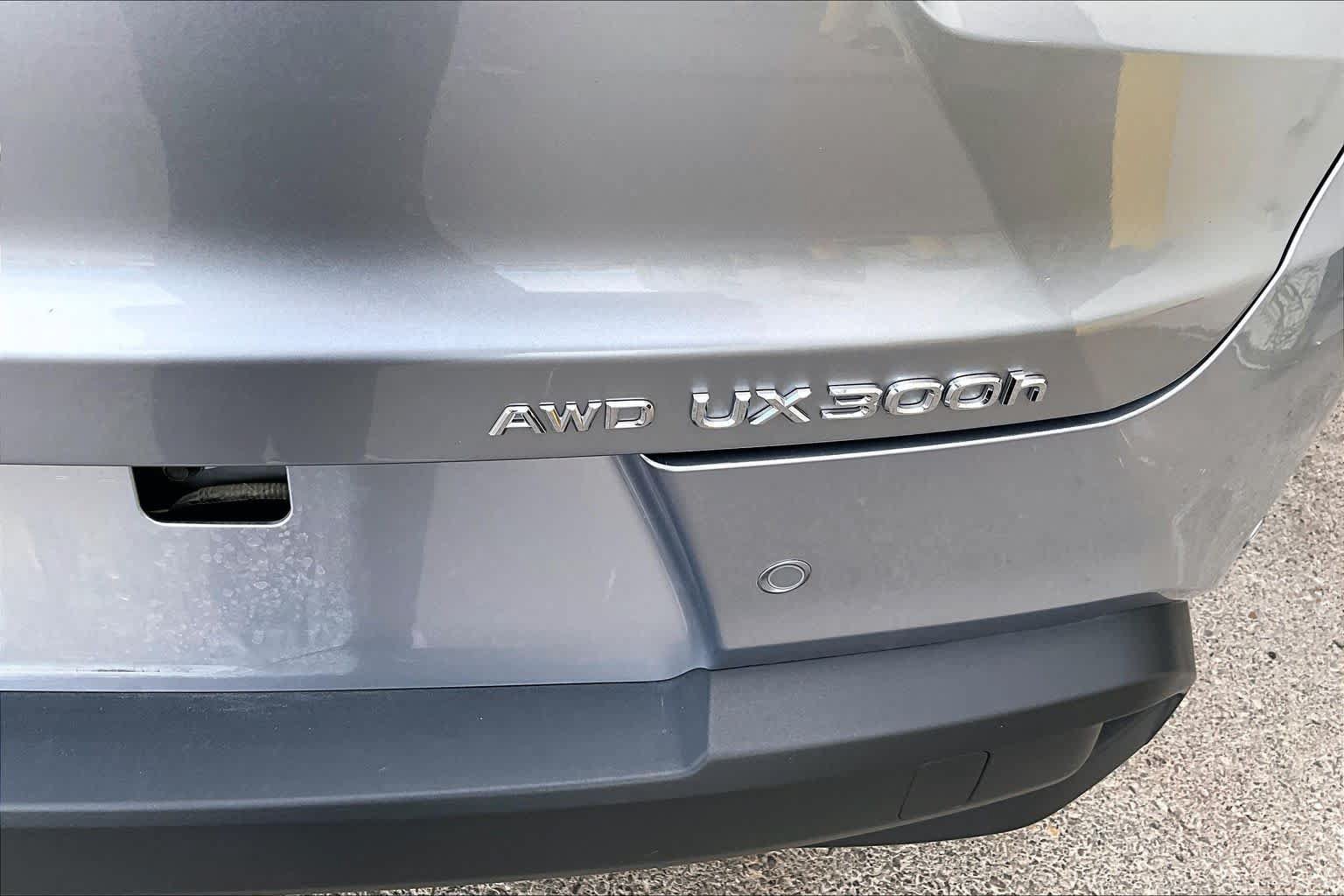 Used 2025 Lexus UX 300h AWD w/ Cold Area Package image 27