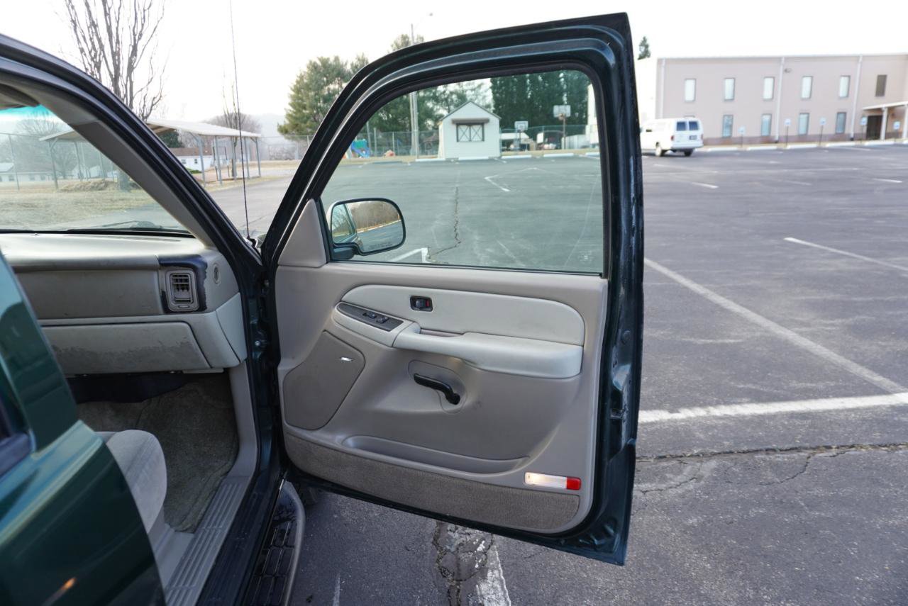 Used 2003 Chevrolet Suburban LS w/ LS Preferred Equipment Group image 23