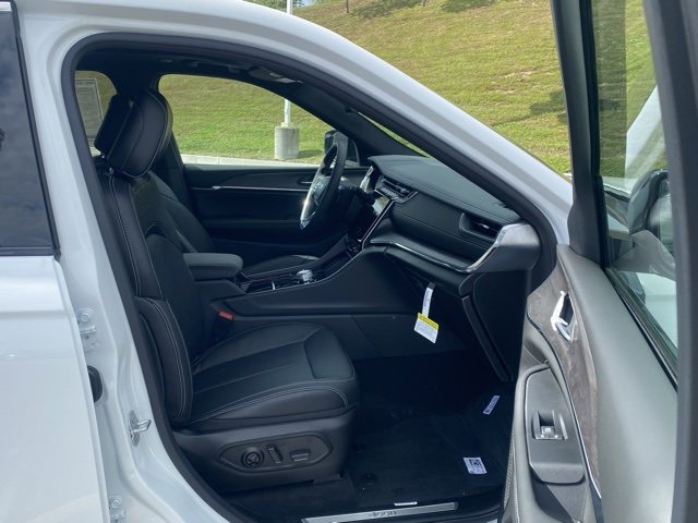 New 2025 Jeep Grand Cherokee Overland image 28