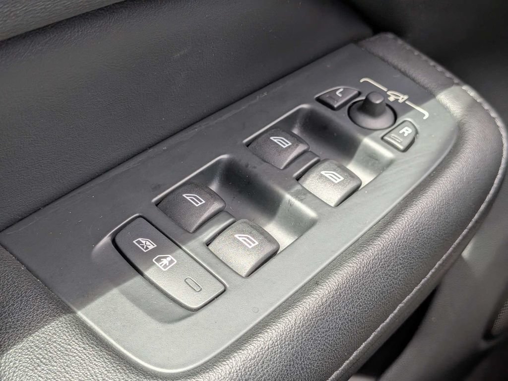 Certified 2023 Volvo S60 B5 Plus FWD image 30