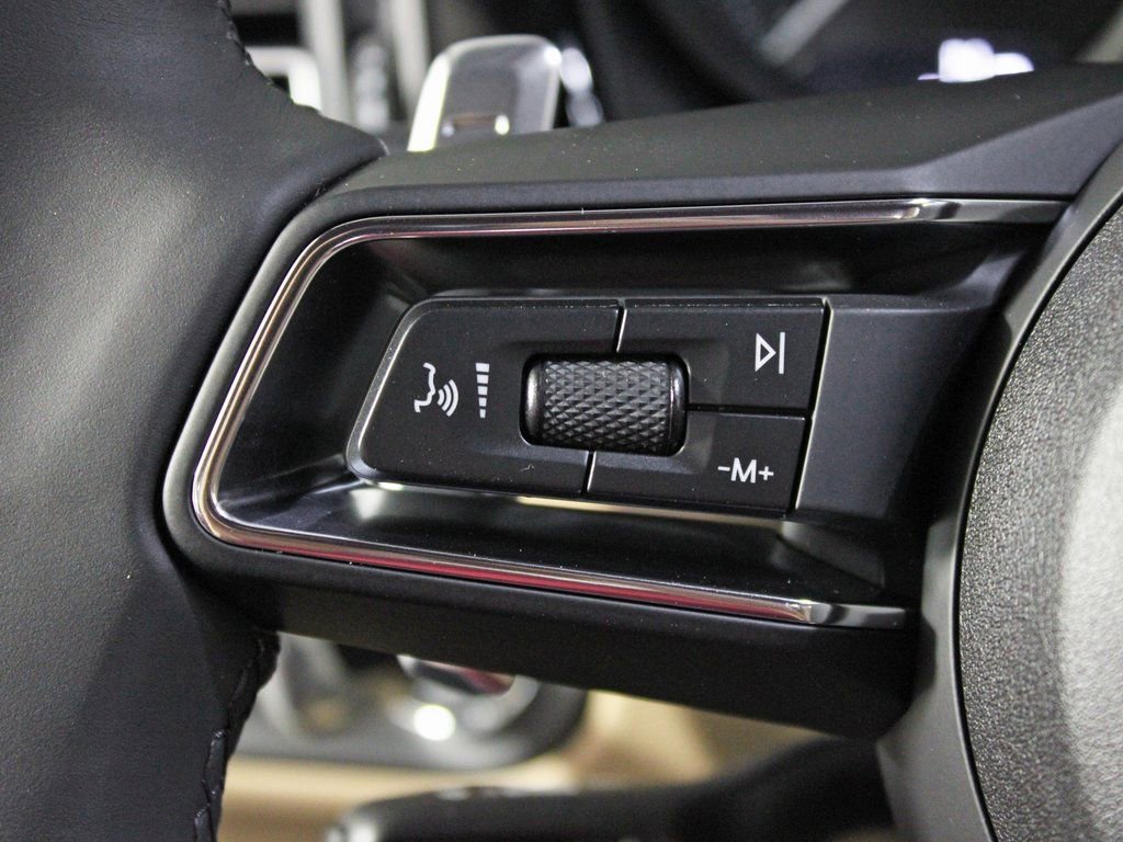 Certified 2025 Porsche Macan image 22