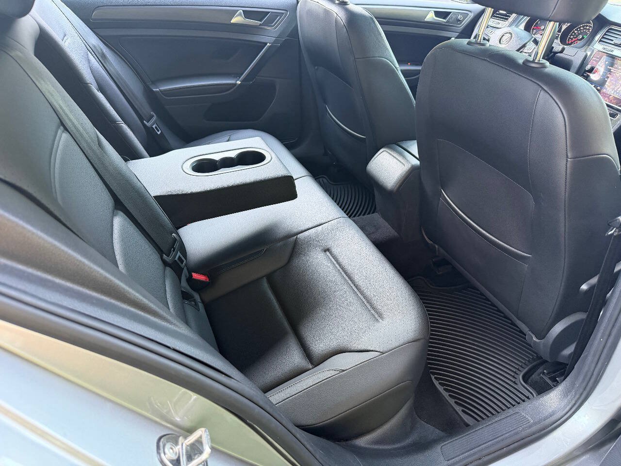 Used 2018 Volkswagen Golf SE FWD image 21