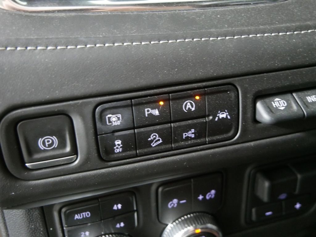 Used 2023 GMC Yukon XL Denali Ultimate AWD/4WD image 17