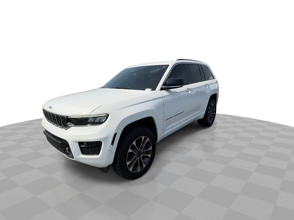 Used 2023 Jeep Grand Cherokee Overland w/ Luxury Tech Group IV RWD image 4