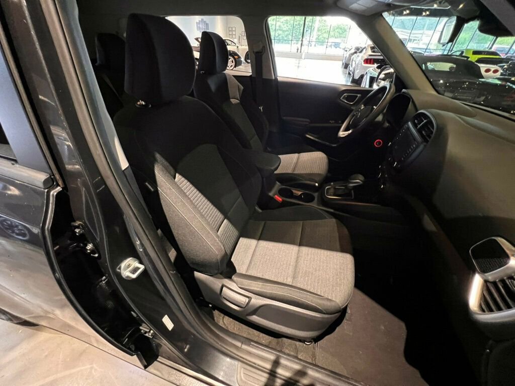 Used 2020 Kia Soul S FWD image 29
