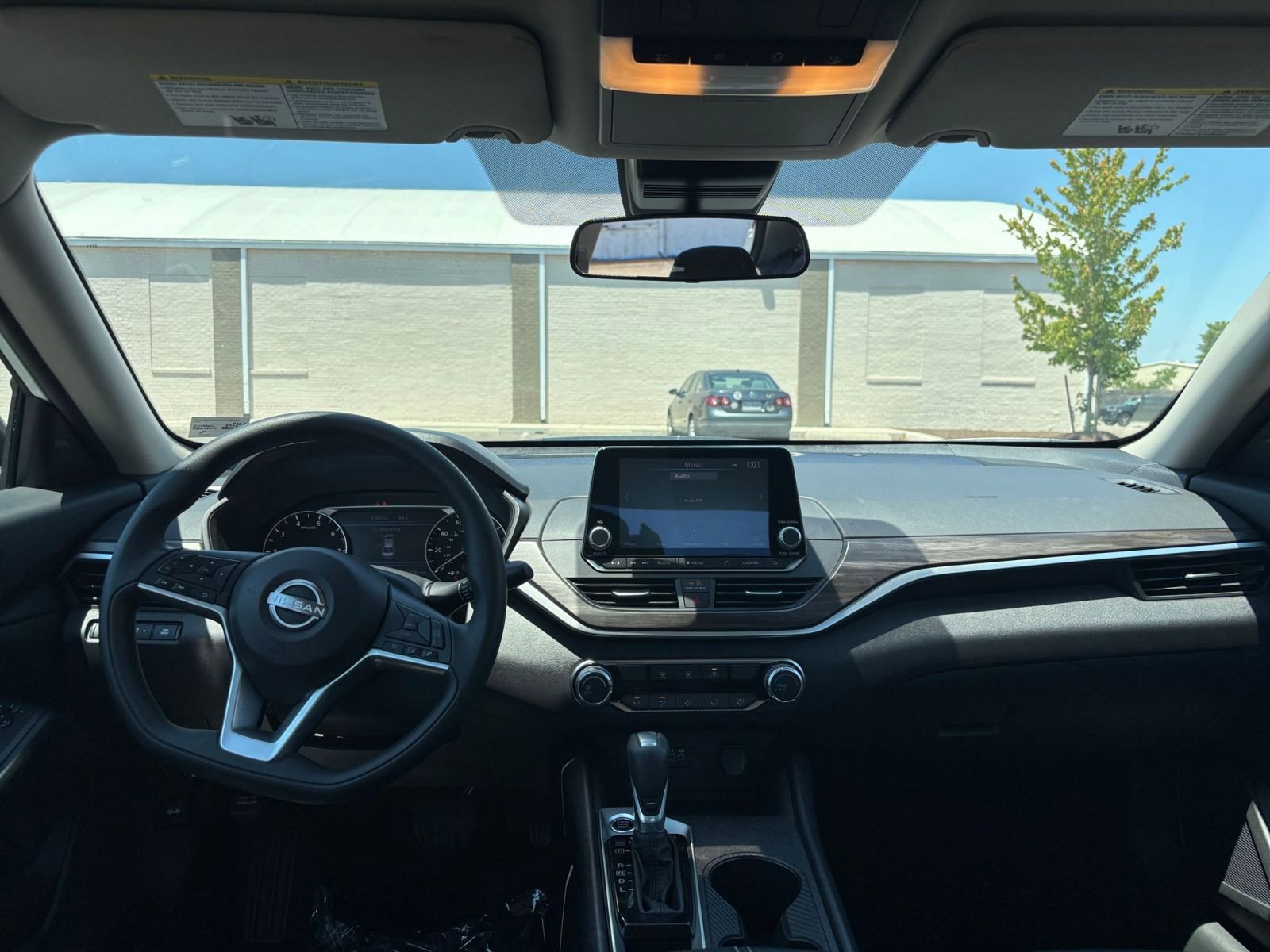 Used 2025 Nissan Altima 2.5 SV FWD image 34