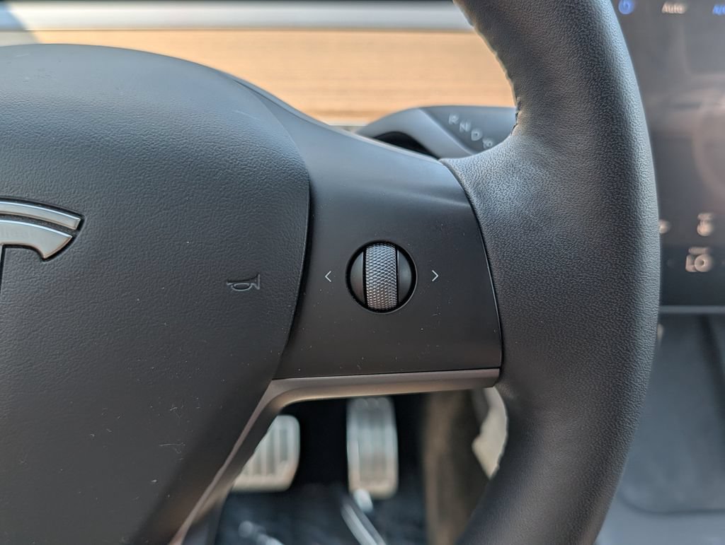 Used 2022 Tesla Model Y Performance AWD/4WD image 23