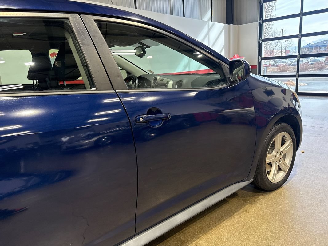 Used 2010 Pontiac Vibe AWD w/ Sun And Sound Package image 37