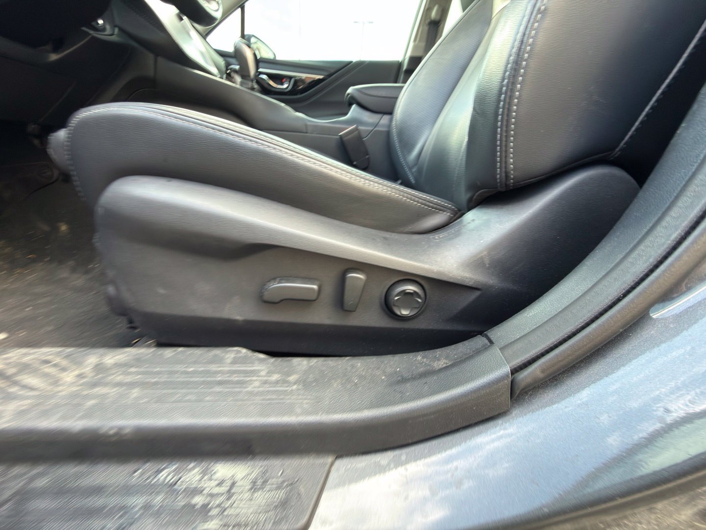 Used 2023 Subaru Outback Touring XT AWD/4WD image 7