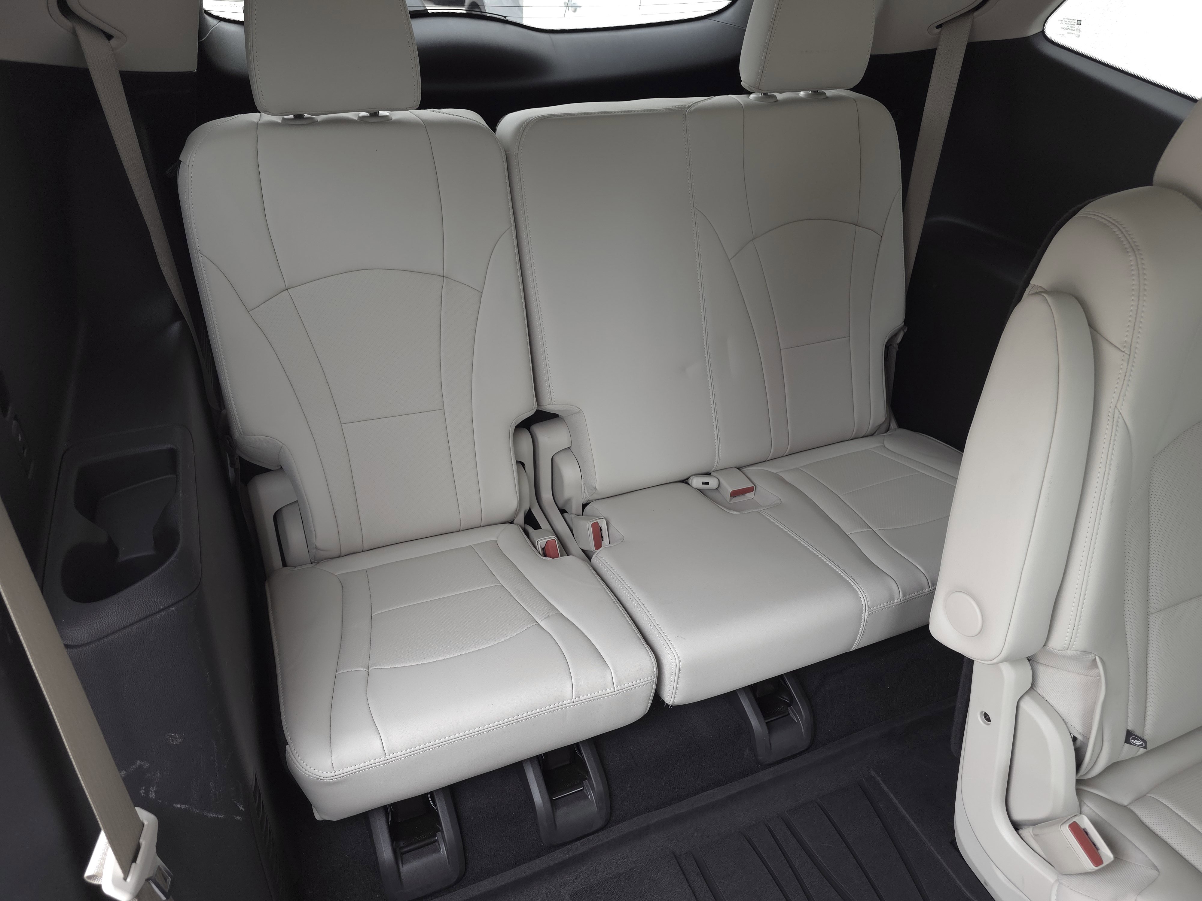 Used 2023 Buick Enclave Essence image 36