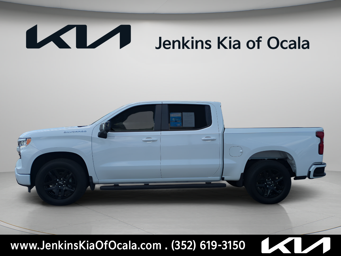 Used 2025 Chevrolet Silverado 1500 RST w/ Convenience Package II RWD image 6