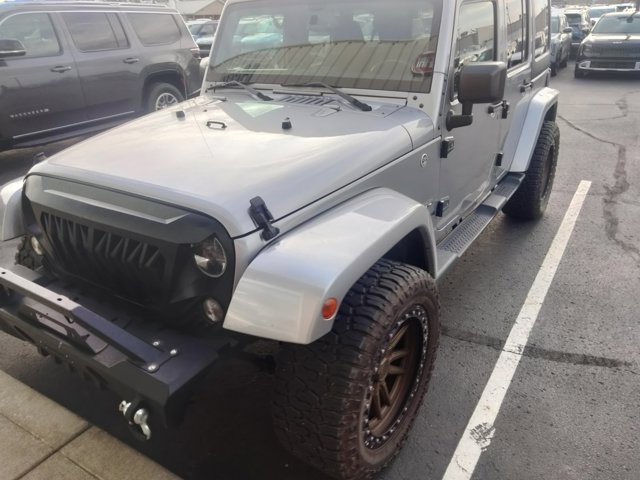 Used 2016 Jeep Wrangler Unlimited Sahara w/ Max Tow Package AWD/4WD image 2