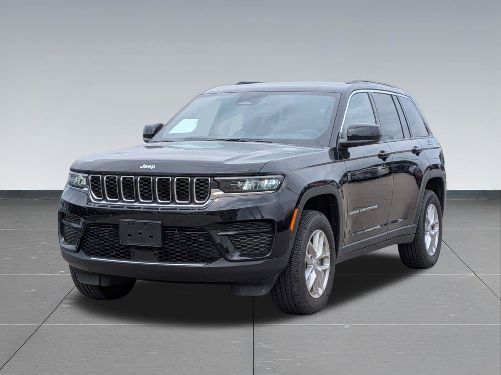 Used 2025 Jeep Grand Cherokee Laredo X w/ Luxury Tech Group I AWD/4WD image 9