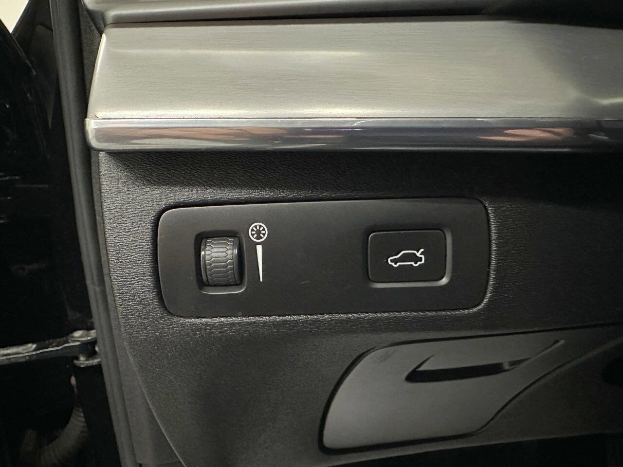 Used 2016 Volvo XC90 T5 Momentum image 18