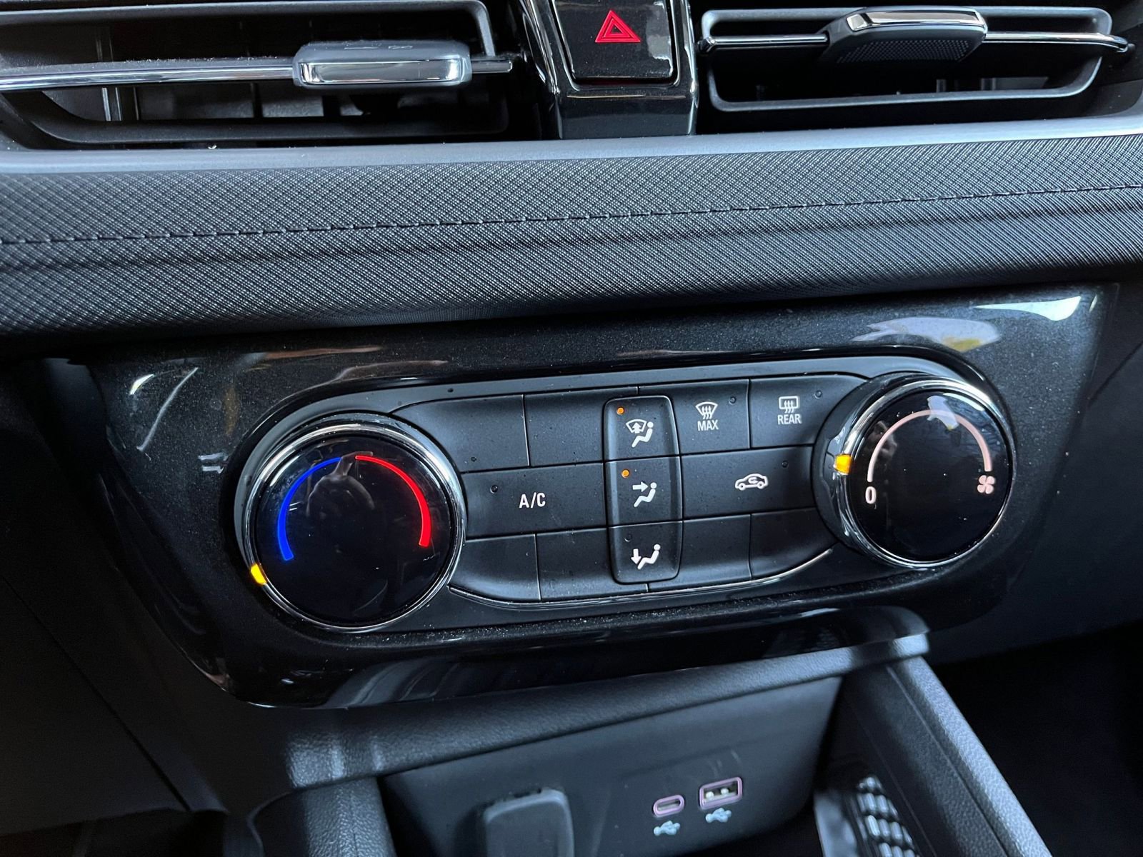 Used 2025 Chevrolet TrailBlazer LT FWD image 23