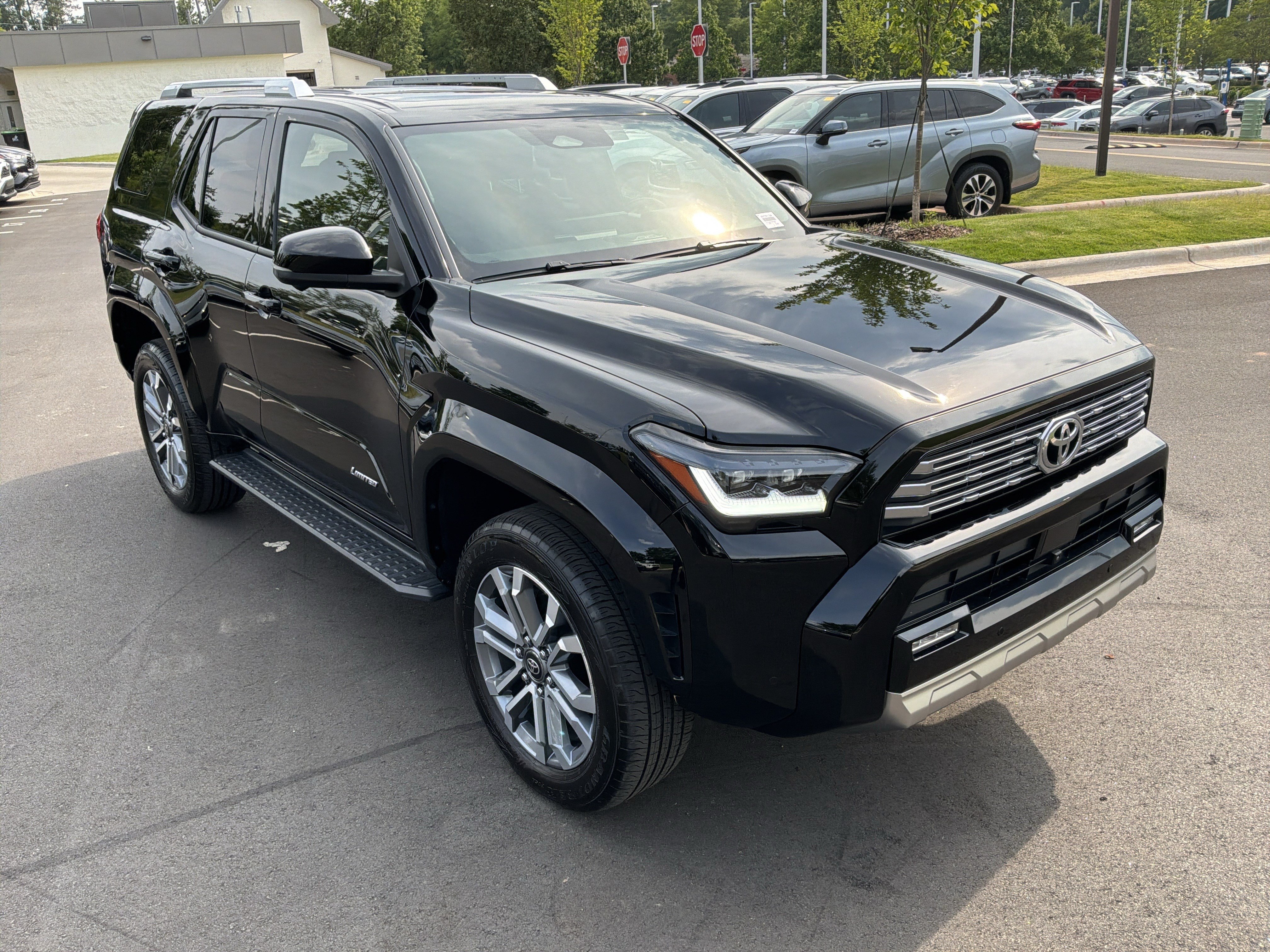 Used 2025 Toyota 4Runner Limited AWD/4WD image 2