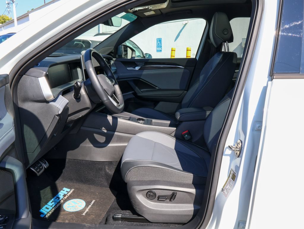Used 2025 Volkswagen Tiguan SE R-Line AWD/4WD image 12