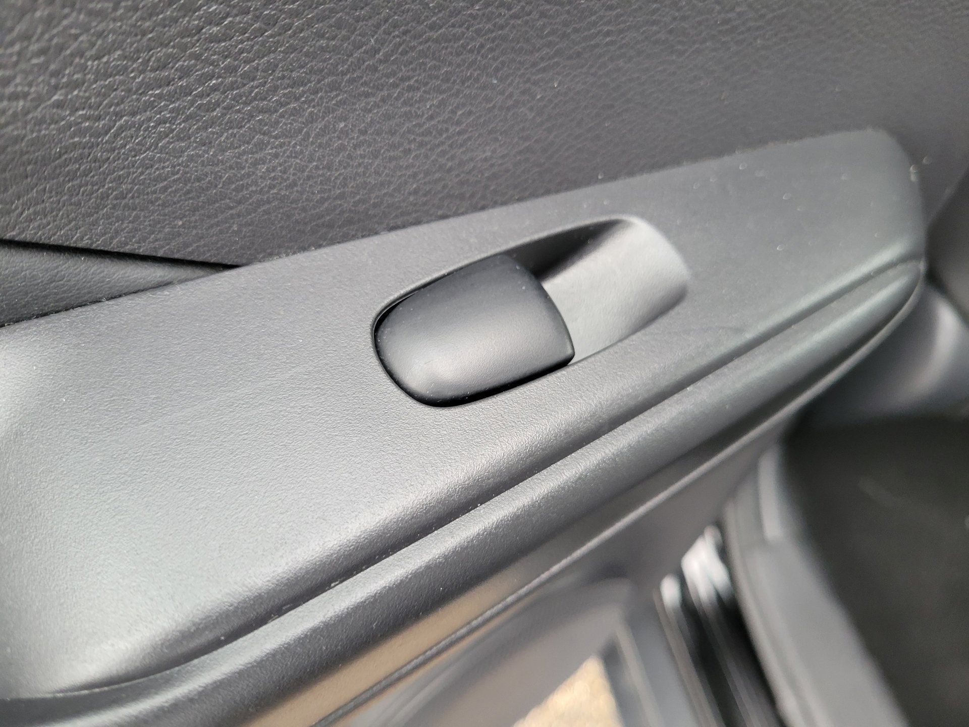 Used 2020 Nissan Kicks SR w/ SR Premium Package image 14