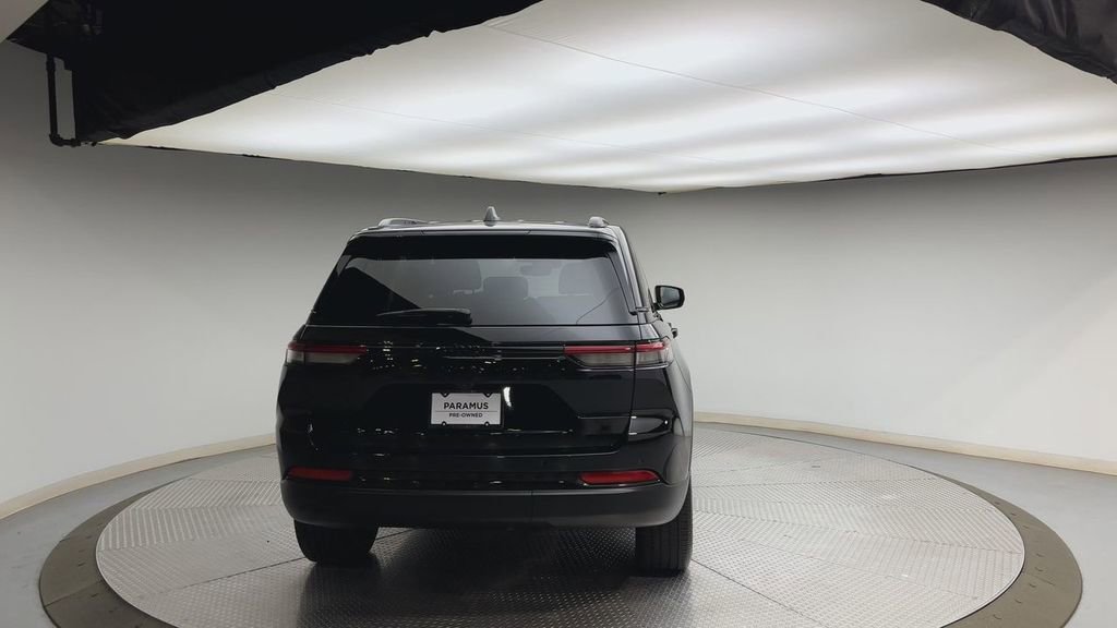 Used 2023 Jeep Grand Cherokee Altitude image 3