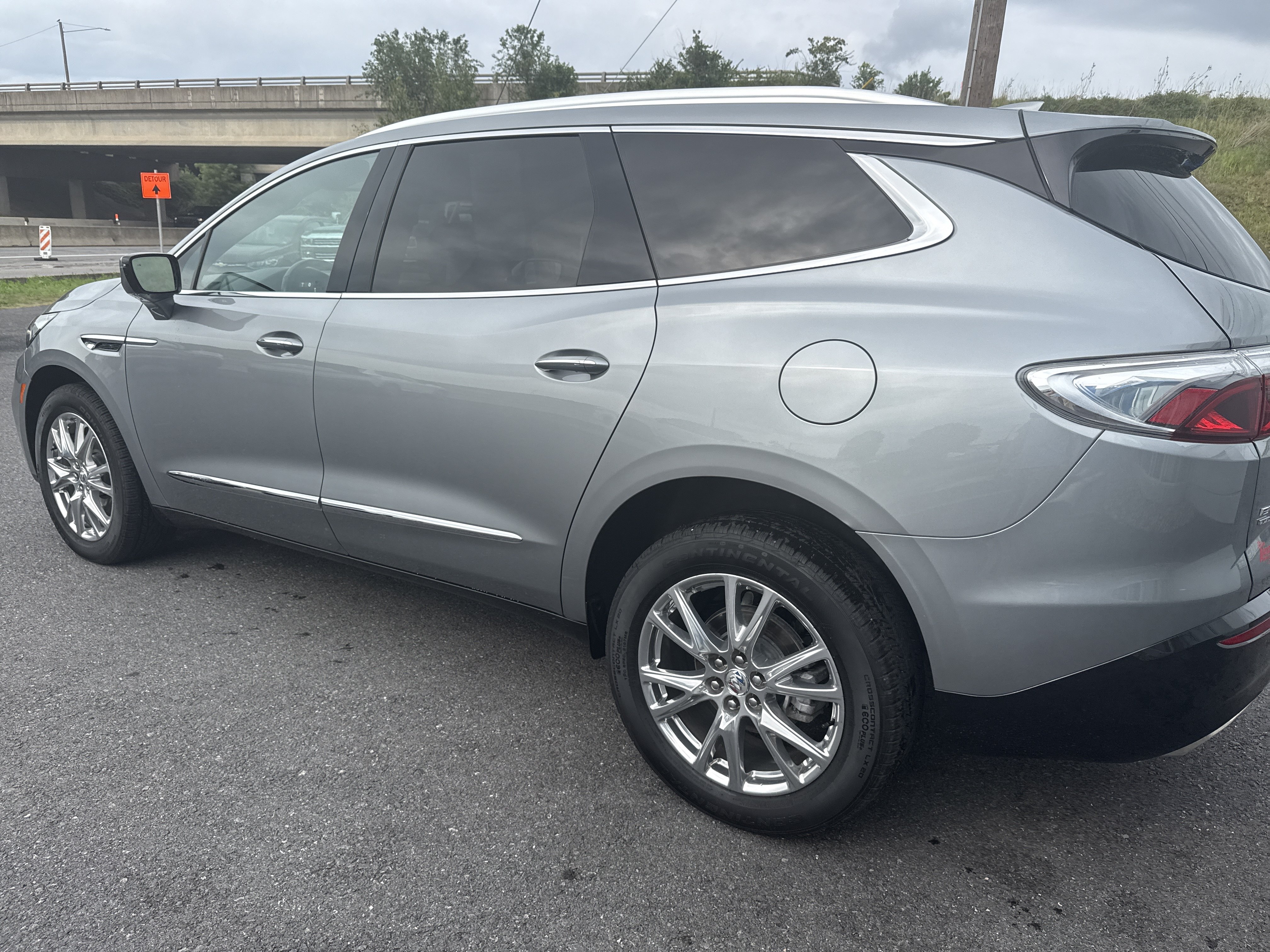 Used 2024 Buick Enclave Essence w/ Experience Buick Package AWD/4WD image 6