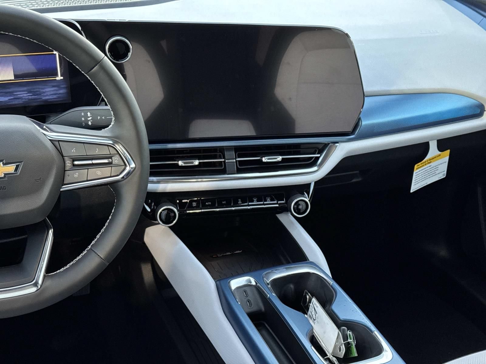 New 2026 Chevrolet Equinox EV LT AWD/4WD image 3