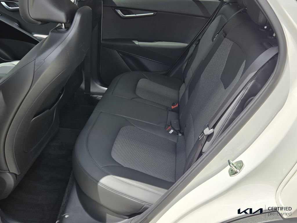 Used 2024 Kia Niro EX image 12
