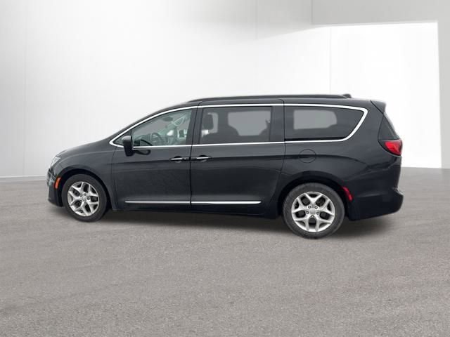 Used 2017 Chrysler Pacifica Touring-L w/ Tire & Wheel Group image 2