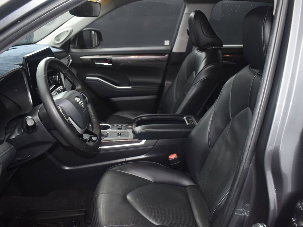 Used 2023 Toyota Highlander Limited AWD/4WD image 10