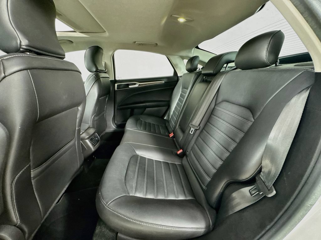 Used 2016 Ford Fusion SE w/ Equipment Group 202A AWD/4WD image 31
