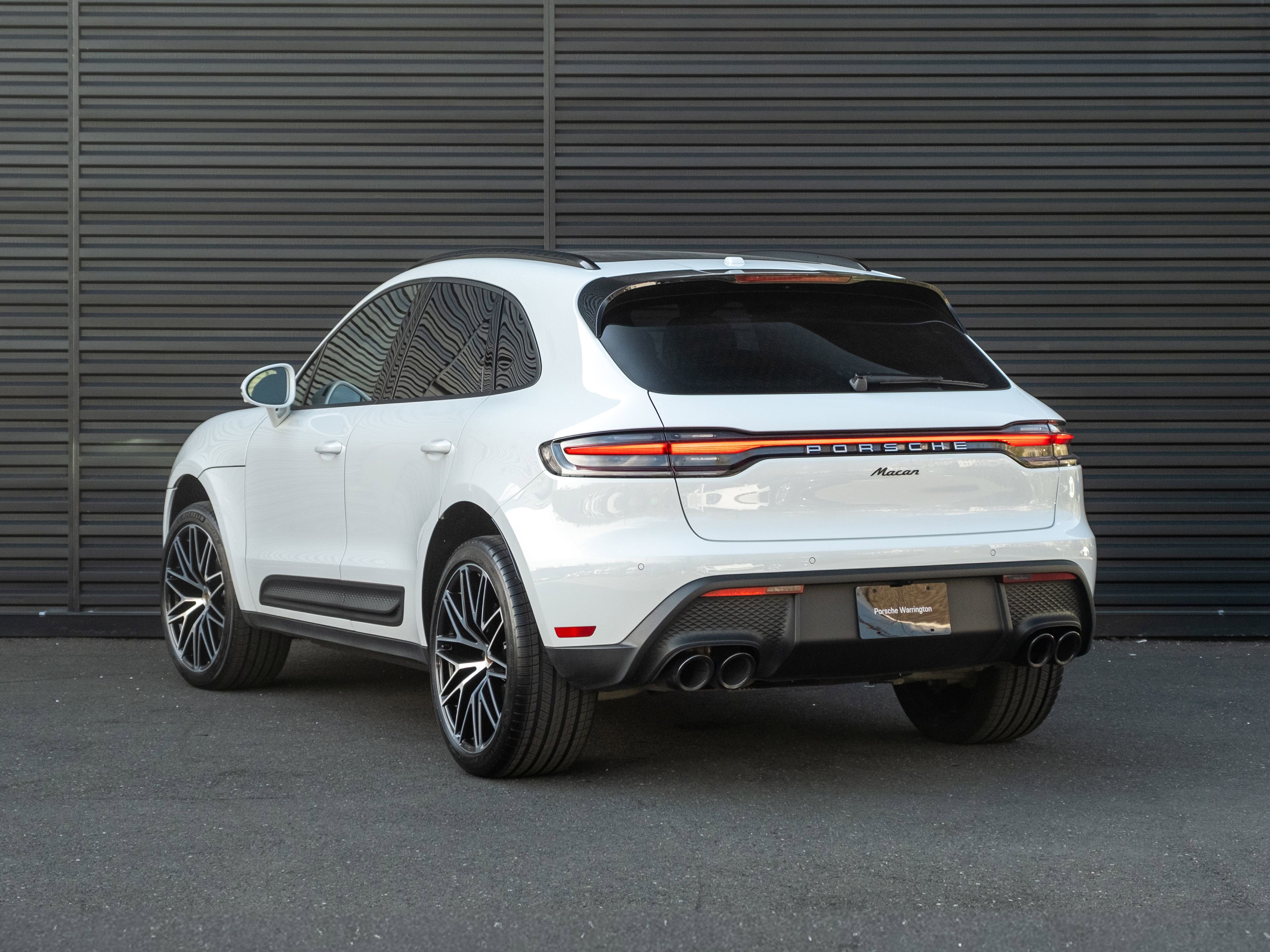 Certified 2026 Porsche Macan AWD/4WD image 3