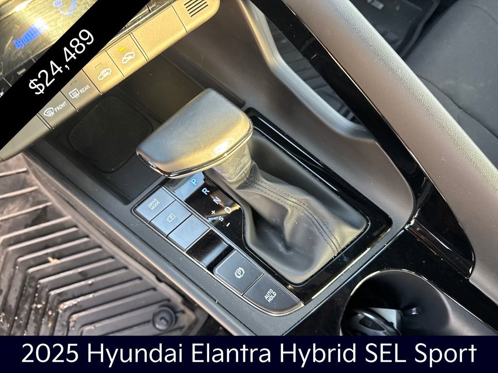 Used 2025 Hyundai Elantra SEL image 23