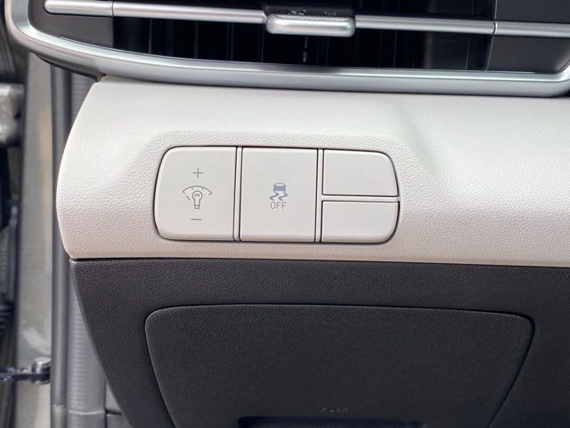 Certified 2025 Hyundai Elantra Limited image 12